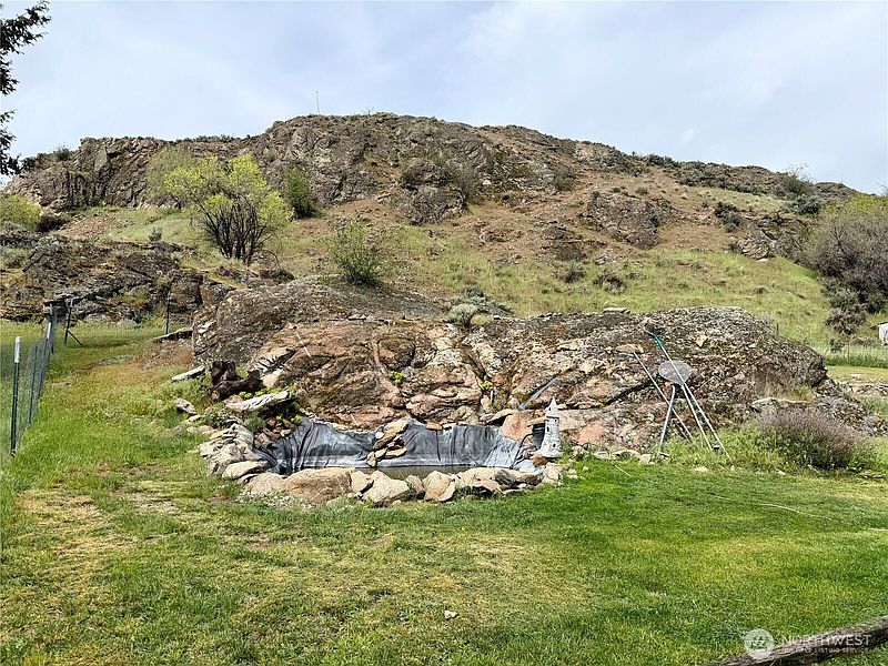 4th image of 58110 View Place NE