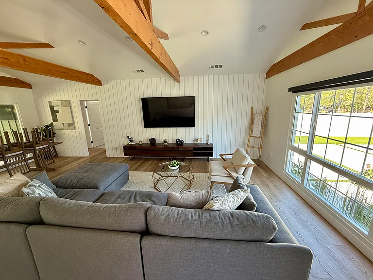 5827 Jumilla Ave — Photo 7