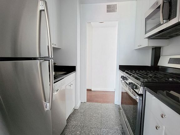 5th image of 245 E 63rd St APT 25D