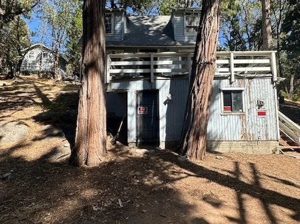 27548 Meadow Dr, Lake Arrowhead, CA 92352