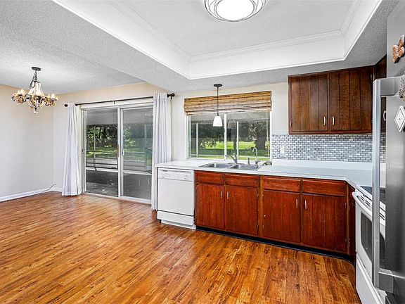 4th image of 40 Cooper Ln
