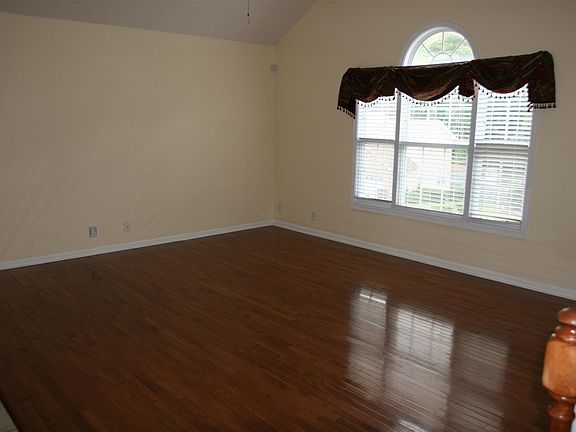 3rd image of 713 Forrest Cove Ct