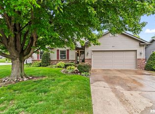 801 Oakbrook Ave, Chatham, IL 62629