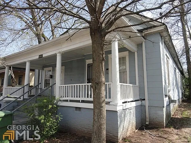668 Dill Ave SW photo 1
