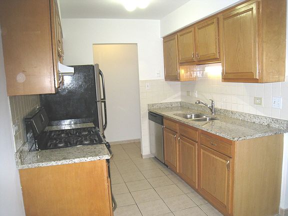4th image of 187 Pickwick Dr APT F