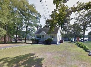265 Pillings Pond Rd, Lynnfield, MA 01940