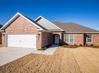 1924 Seay Cir, Pea Ridge, AR 72751