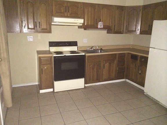 3rd image of 3515 N Taft Ave