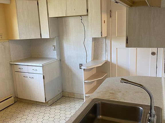3rd image of 548 Lisbon Ave