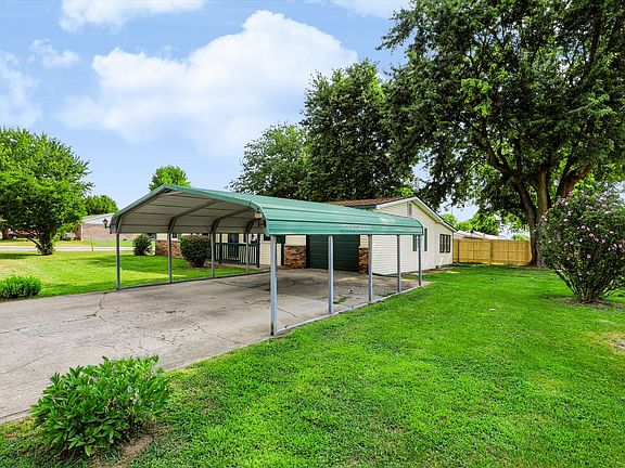 2nd image of 1739 Plantation Dr