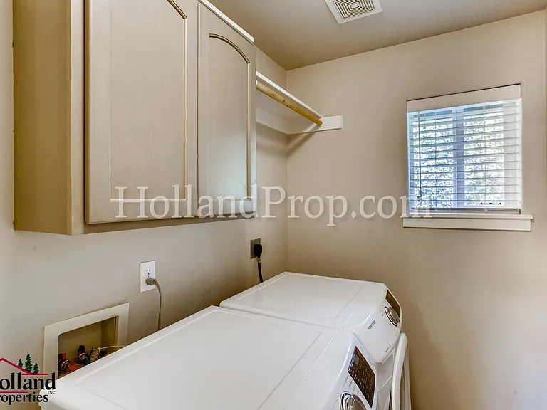 977 NE 73rd Ave — Photo 24