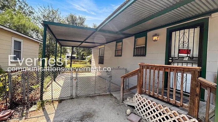 2 bed, 1.0 bath, 789 sqft, $1,195 — Photo 2