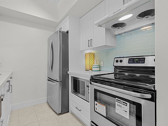 3rd image of 8871 Lansdowne Rd #302