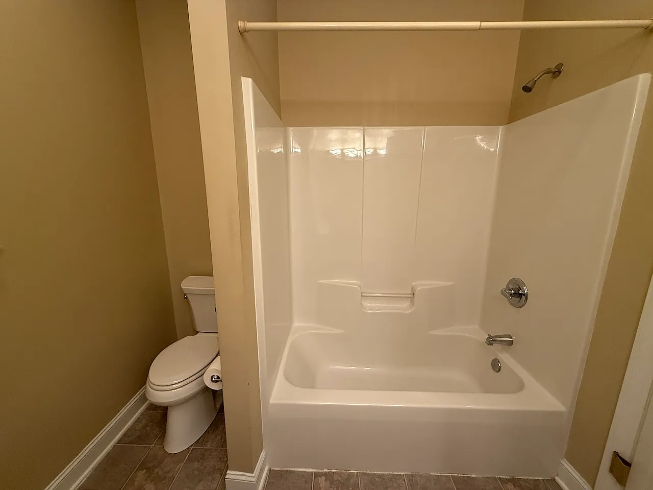 3 bed, 2317 sqft, $2,550 — Photo 4