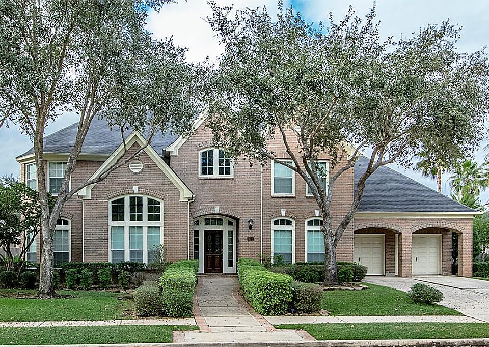 1st image of 15411 Parkwood Way