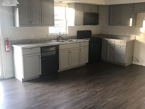 3rd image of 103 Shire Ln