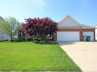 801 Phillip Cir, Forsyth, IL 62535