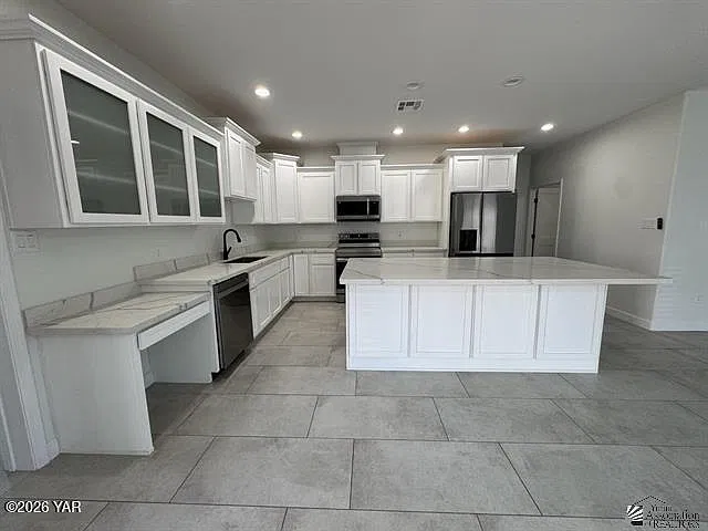 3 bed, 3.0 bath, 1752 sqft, $1,995 — Photo 3
