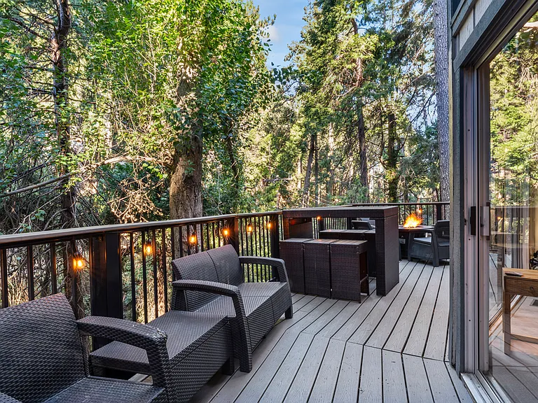 692 Sunderland Ct — Photo 34