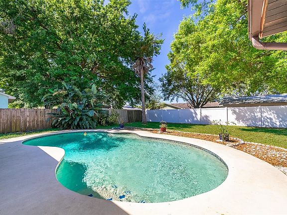 2nd image of 1531R Gladiolas Dr