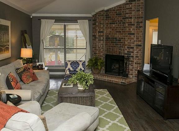 4th image of 1742 Clarendon Dr