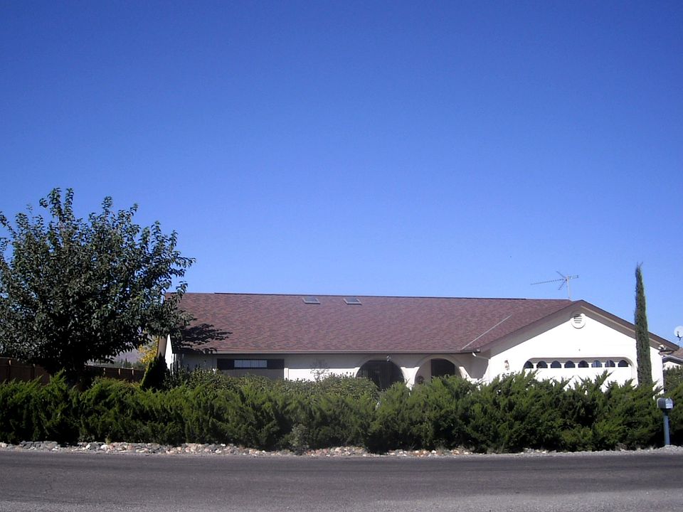 1st image of 1572 E Sierra Dr