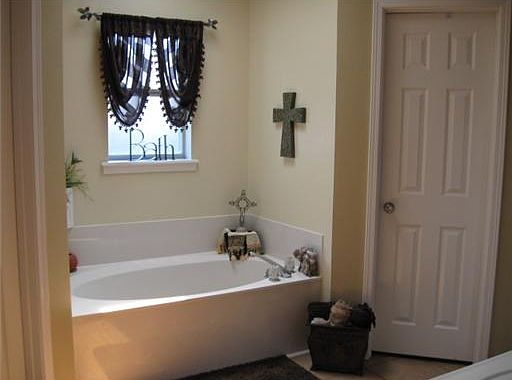 5th image of 9751 Amblewood Ln