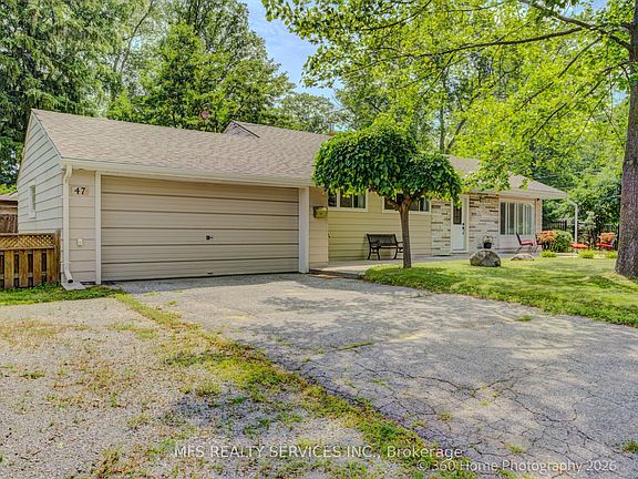 3rd image of 47 Deep Dene Dr