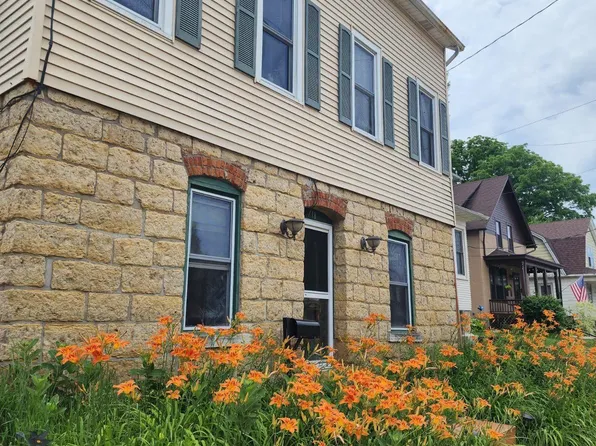 718 Clarke Dr, Dubuque, IA 52001