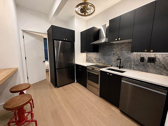 2nd image of 727 Knickerbocker Ave #3B