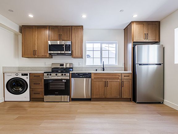 3rd image of 4220 W Adams Blvd #3