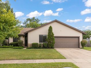 2S640 Continental Dr, Warrenville, IL 60555