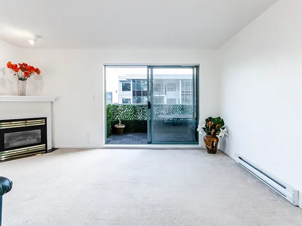 1085 W 17th St #206, North Vancouver, BC V7P 3R3