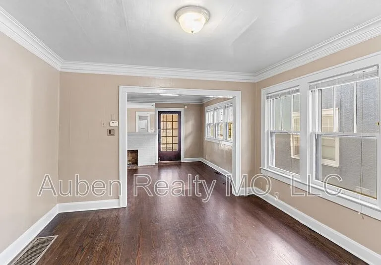 5303 Charlotte St #1 — Photo 9