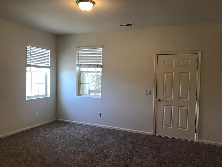 612 W Pillsbury St #102 — Photo 29