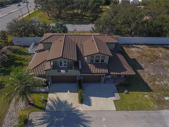 2nd image of 21000 Isola Bella Cir #26
