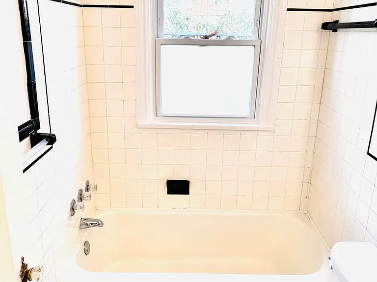 908 Hudson Ave FHY Properties, LLC — Photo 32