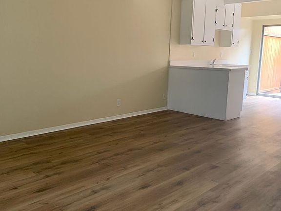 4th image of 4040 Grandview Dr #10