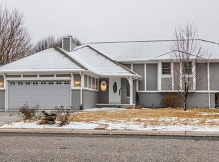 121 E Sandhill Rd, Derby, KS 67037