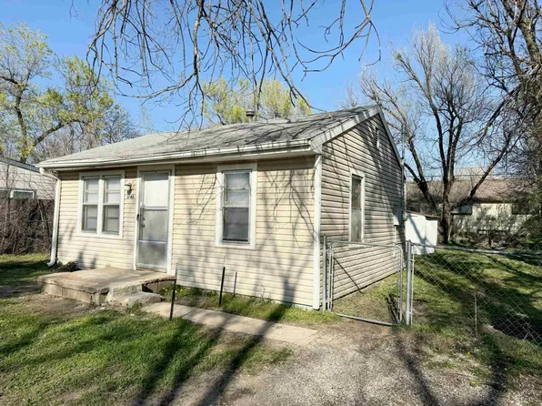 1740 S Dodge Ave, Wichita, KS 67213
