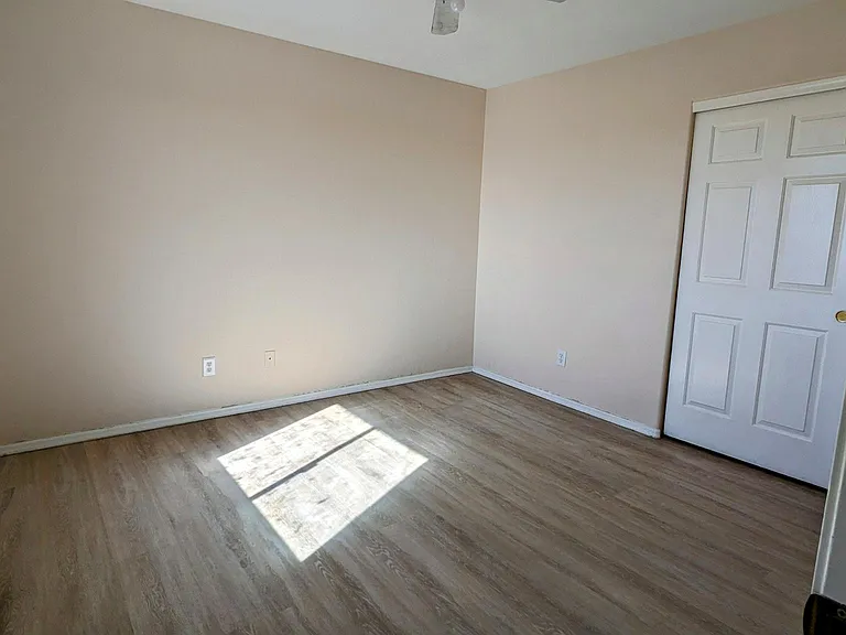 392 E Dirklay Ave — Photo 20