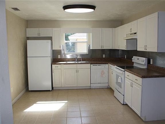 3rd image of 7334 Thomas Jefferson Cir E