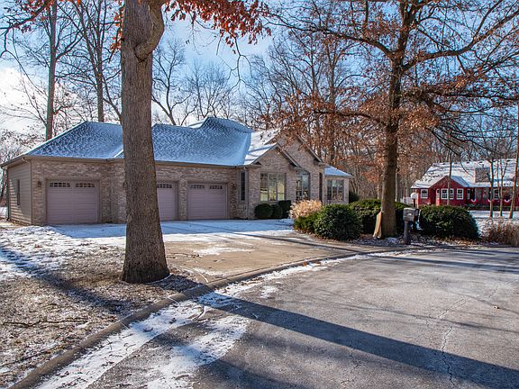 3rd image of 610 Eastwood Dr