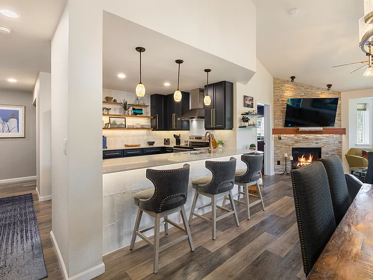 Breakfast Bar for 3 | Kitchen | View from Dining Area