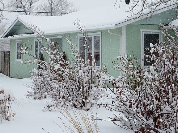 2nd image of 3600 Douglas Dr