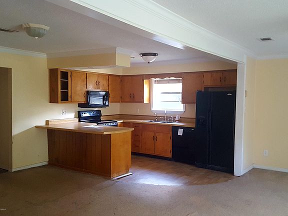 3rd image of 2325 Greenway Dr