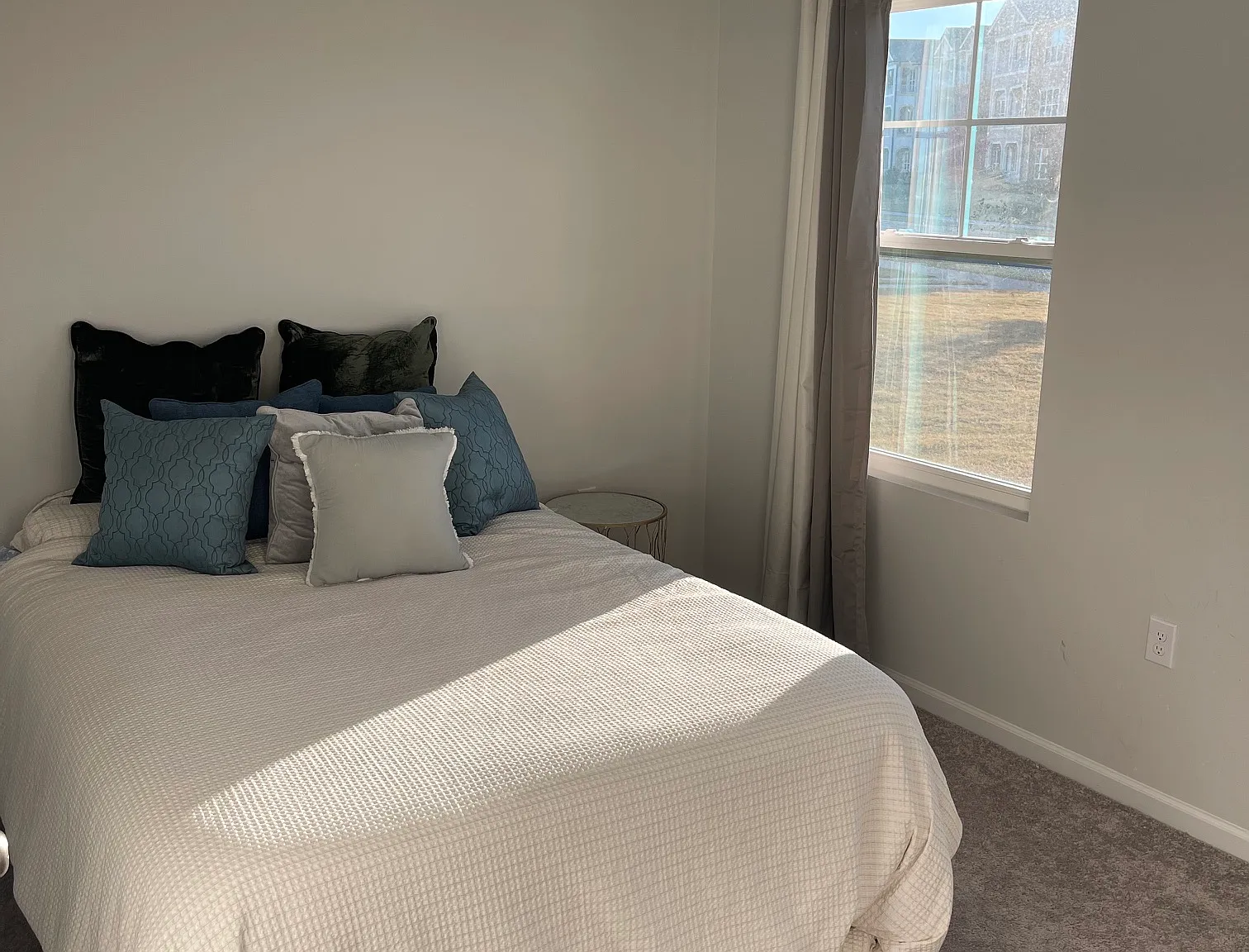 3 bed, 3.5 bath, 1804 sqft, $850 — Photo 2