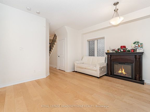 3rd image of 301 Ridley Cres