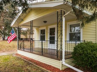 393 28th Ave SW, Cedar Rapids, IA 52404