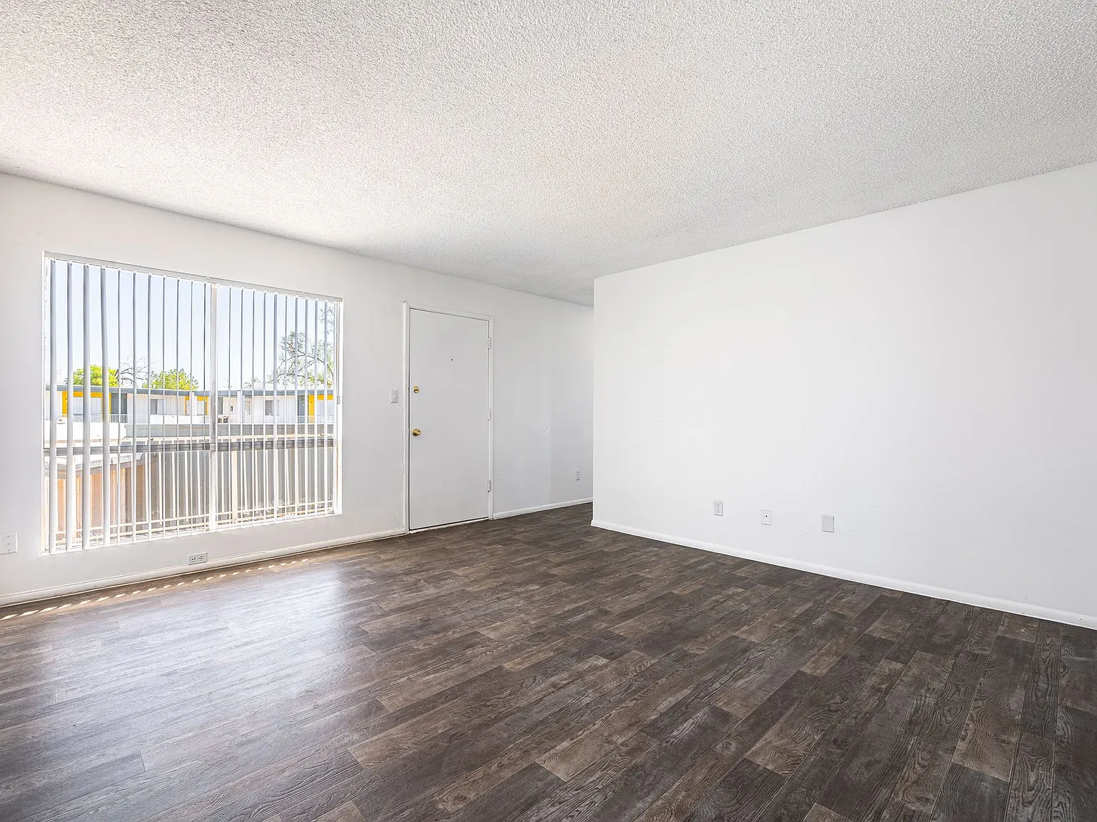 Park West Apartments — Photo 4